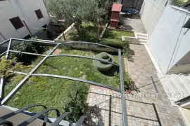 Apartmanska kuća s pogledom na more, Split, Σπίτι