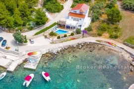 Apartmanska kuća prvi red do mora, Korčula, Дом