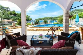 Apartmanska kuća prvi red do mora, Korčula, Дом