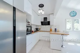 Apartmanska kuća prvi red do mora, Korčula, Дом