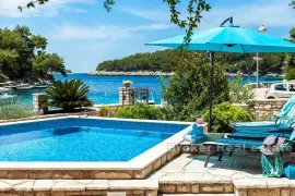 Apartmanska kuća prvi red do mora, Korčula, Дом