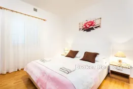 Apartmanska kuća prvi red do mora, Korčula, Дом