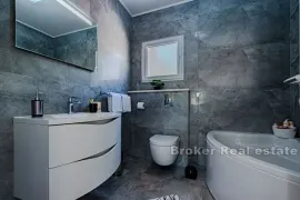 Apartmanska kuća prvi red do mora, Korčula, Дом