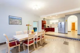 Apartmanska kuća prvi red do mora, Korčula, Дом