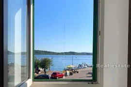 Prekrasna kamena kuća u prvom redu do mora, Šibenik, Maison