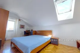 Prekrasna kamena kuća u prvom redu do mora, Šibenik, Maison