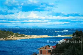 Samostojeća kuća s predivnim pogledom na uvalu, na prodaju, Vis, Maison