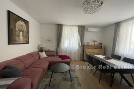 Manuš, apartman podijeljen u dvije jedinice, Split, Kвартира