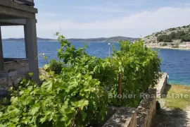 Žirje, kuća prvi red do mora, Šibenik, Дом