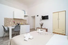 Četiri apartmana s poslovnim prostorom, u centru, Dubrovnik, Appartment