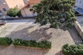 Apartmanska kuća blizu plaže i centra, Lanišće, Σπίτι