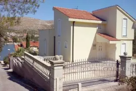 Kuća drugi red od mora, Šibenik, Haus