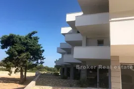 Troetažni apartman s dvorištem, Pag, Daire