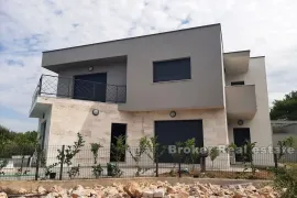 Novoizgrađena vila sa bazenom, Šibenik, بيت