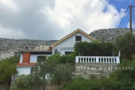 Kuća s otvorenim pogledom na more, Omiš, Casa