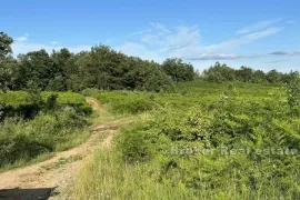 Jedinstveno građevinsko zemljište na mirnoj lokaciji, Gospić, Terreno