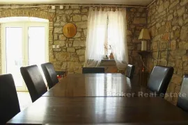 Prvi red do mora, kamena kuća na otoku u blizini Šibenika, na prodaju, Šibenik - Okolica, Casa