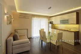 Šarmantna apartmanska kuća, Crikvenica, بيت