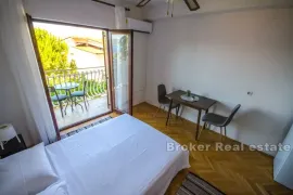 Apartmanska kuća s otvorenim pogledom na more, Omiš, Casa