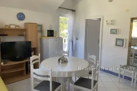 Apartmanska kuća s bazenom, drugi red od mora, Trogir, Casa