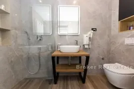 Moderan apartman s bazenom, Trogir, Flat