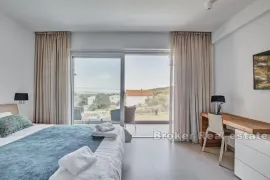 Moderna vila s bazenom, Krk, Σπίτι