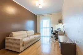 Moderan trosoban stan sa pogledom na more, Krk, Appartement