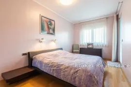 Moderan trosoban stan sa pogledom na more, Krk, Appartement