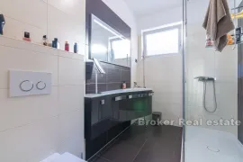 Moderan trosoban stan sa pogledom na more, Krk, Appartement