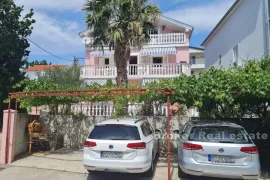 Apartmanska kuća s pogledom na more, Zadar, Дом