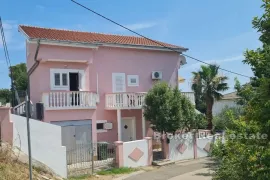 Apartmanska kuća s pogledom na more, Zadar, Дом