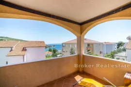 Apartmanska kuća s pogledom na more, Trogir, Famiglia