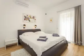 Apartmanska kuća u prvom redu do mora, Pula, House