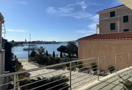 Apartmanska kuća u prvom redu do mora, Zadar, Σπίτι