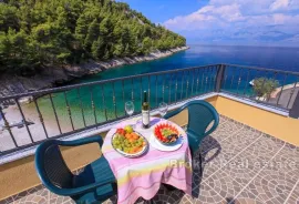 Apartmanska kuća prvi red do mora, Hvar, Σπίτι