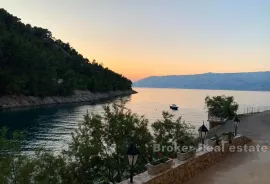 Apartmanska kuća prvi red do mora, Hvar, Σπίτι