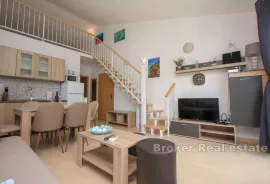 Apartmanska kuća prvi red do mora, Hvar, Σπίτι