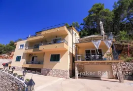 Apartmanska kuća prvi red do mora, Hvar, Σπίτι