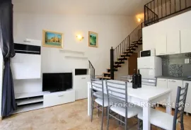 Apartmanska kuća prvi red do mora, Hvar, Σπίτι