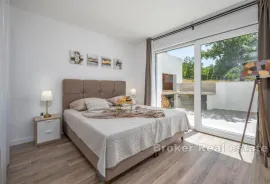 Moderna kuća s dva apartmana nedaleko od mora, Zadar, Casa