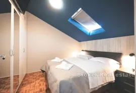 Vila sa prekrasnim vrtom i bazenom u blizini centra, Zadar, House