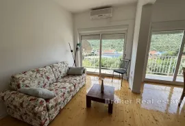 Apartmanska kuća na mirnoj lokaciji, Rogoznica, Kuća