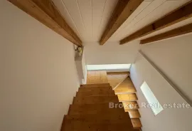 Apartmanska kuća na mirnoj lokaciji, Rogoznica, Kuća