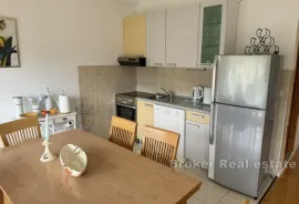 Apartmanska kuća na mirnoj lokaciji, Rogoznica, Kuća