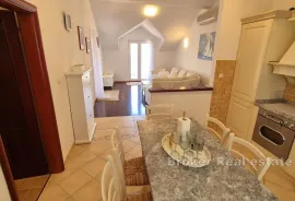 Samostojeća kuća uz plažu, Trogir, Casa