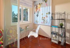 Ekskluzivna vila s bazenom u blizini mora, Split, House