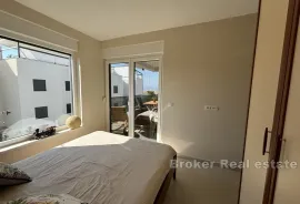 Moderan apartman s djelomičnim pogledom na more, Trogir, Διαμέρισμα