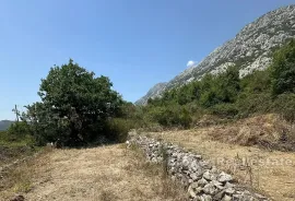 Građevinsko zemljište u mirnom okruženju, Omiš, Terreno