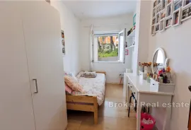 Jedinstven trosobni stan s prostranim dvorištem, Split, Appartement