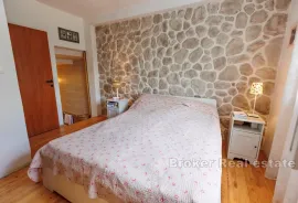 Jedinstven trosobni stan s prostranim dvorištem, Split, Appartment